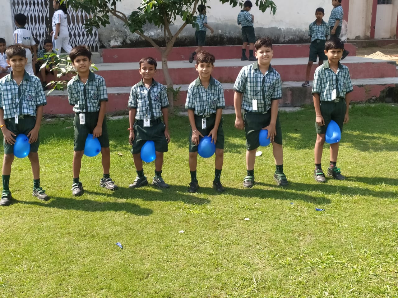 Delhi World Public School organised a balloon race activity with the students of Class 1st to 3rd.