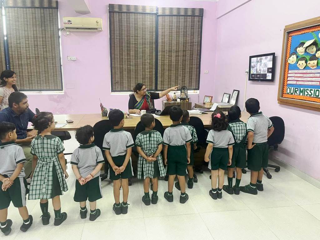 𝐃𝐞𝐥𝐡𝐢 𝐖𝐨𝐫𝐥𝐝 𝐏𝐮𝐛𝐥𝐢𝐜 𝐒𝐜𝐡𝐨𝐨𝐥  organised a school campus trip for Class Nursery