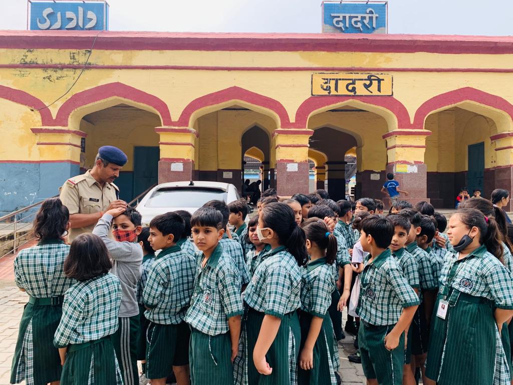 Delhi World Public School organized an Educational Tour to the Railway Station with the students of Class 3rd